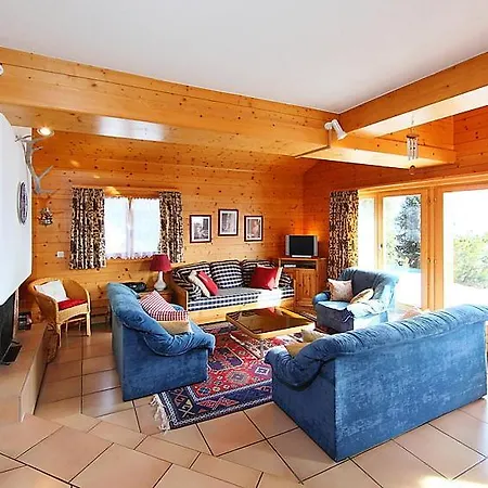 Sleeps 8 Wifi Holiday home *